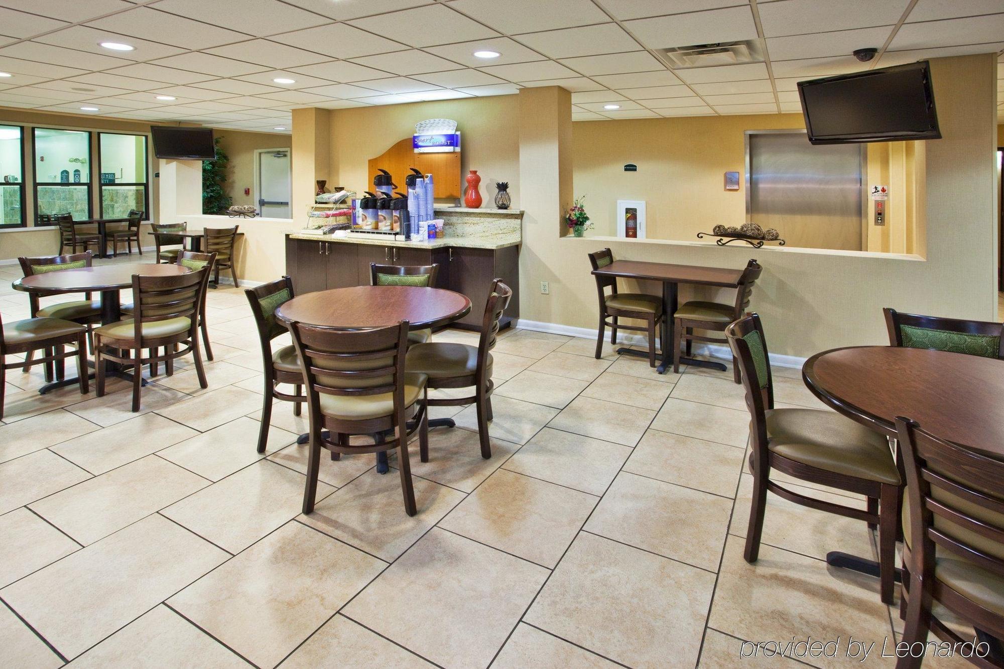 Comfort & Inn Suites CantonCanton  Étterem fotó